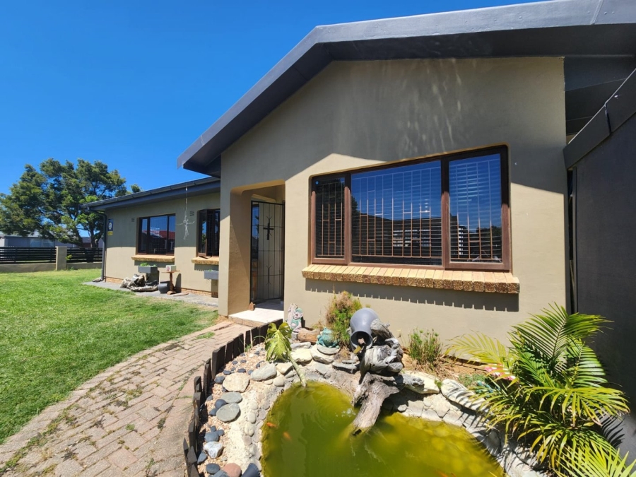 4 Bedroom Property for Sale in Groeneweide Park Western Cape